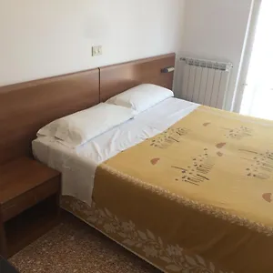 pensione-gardenia.hotelitalianriviera.com/